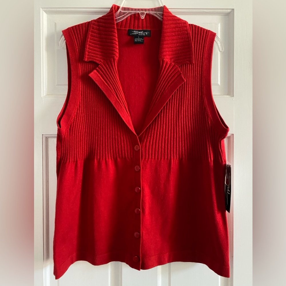 SML Design, Red sweater knit sleeveless vest, size L.  New with Tags